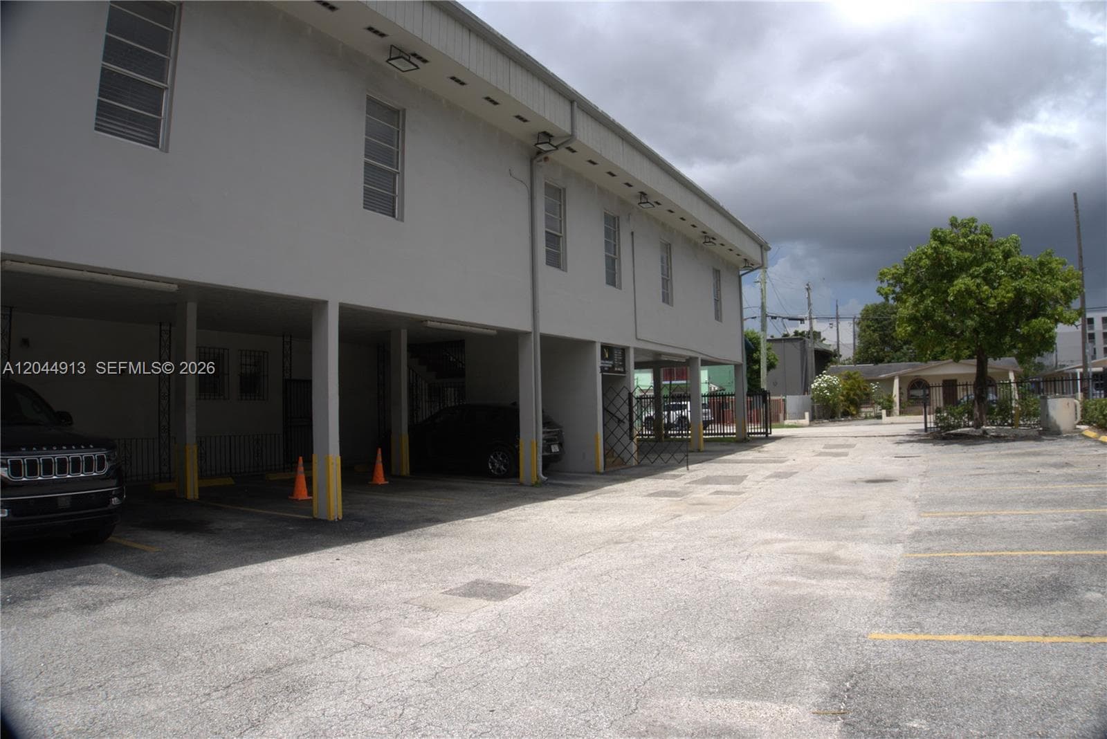 2433 NW 7th St, Miami FL 33125 photo 4