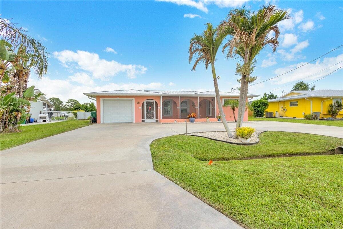 611 SE Harborview Drive, Port St. Lucie FL 34983 photo 2