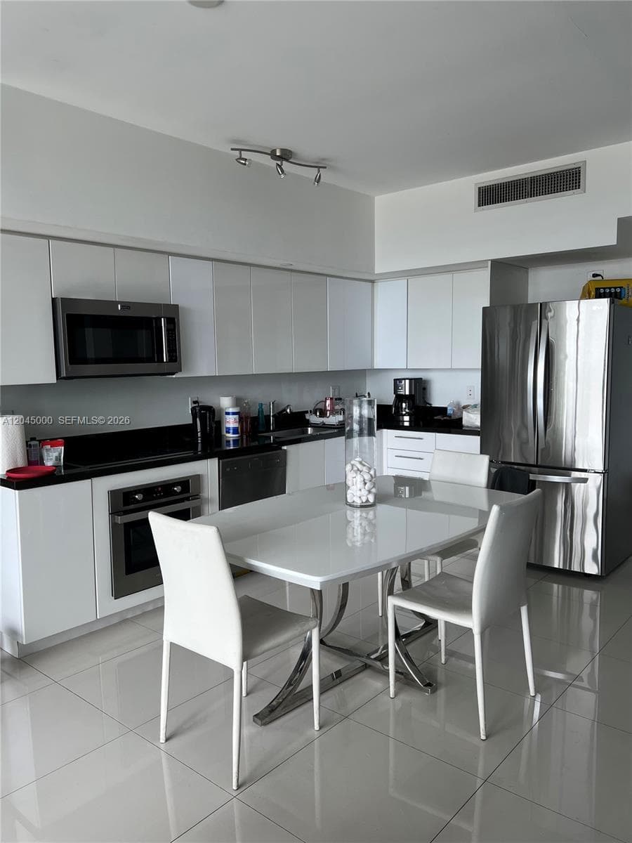 92 SW 3rd St # 3508, Miami FL 33130 photo 4