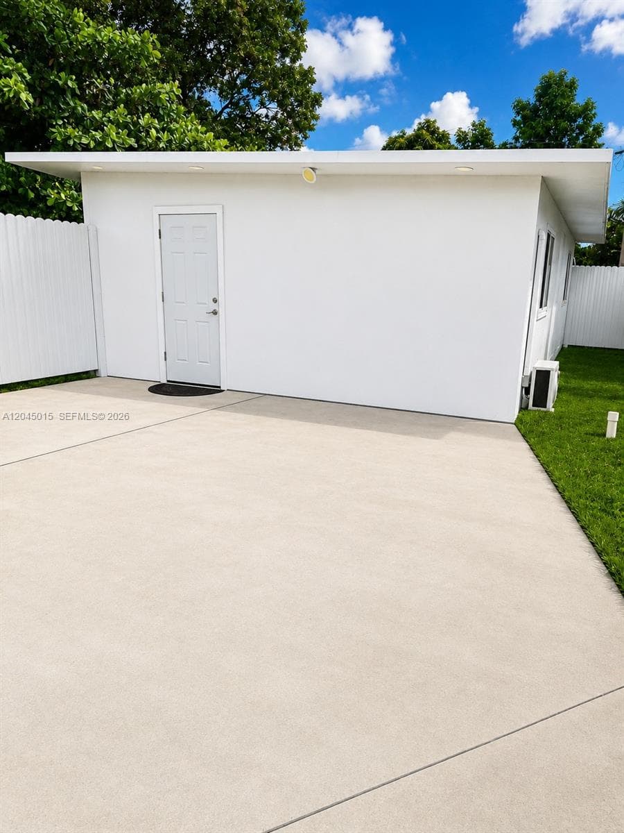 23 Miami Gardens Rd # 3, West Park FL 33023 photo 2