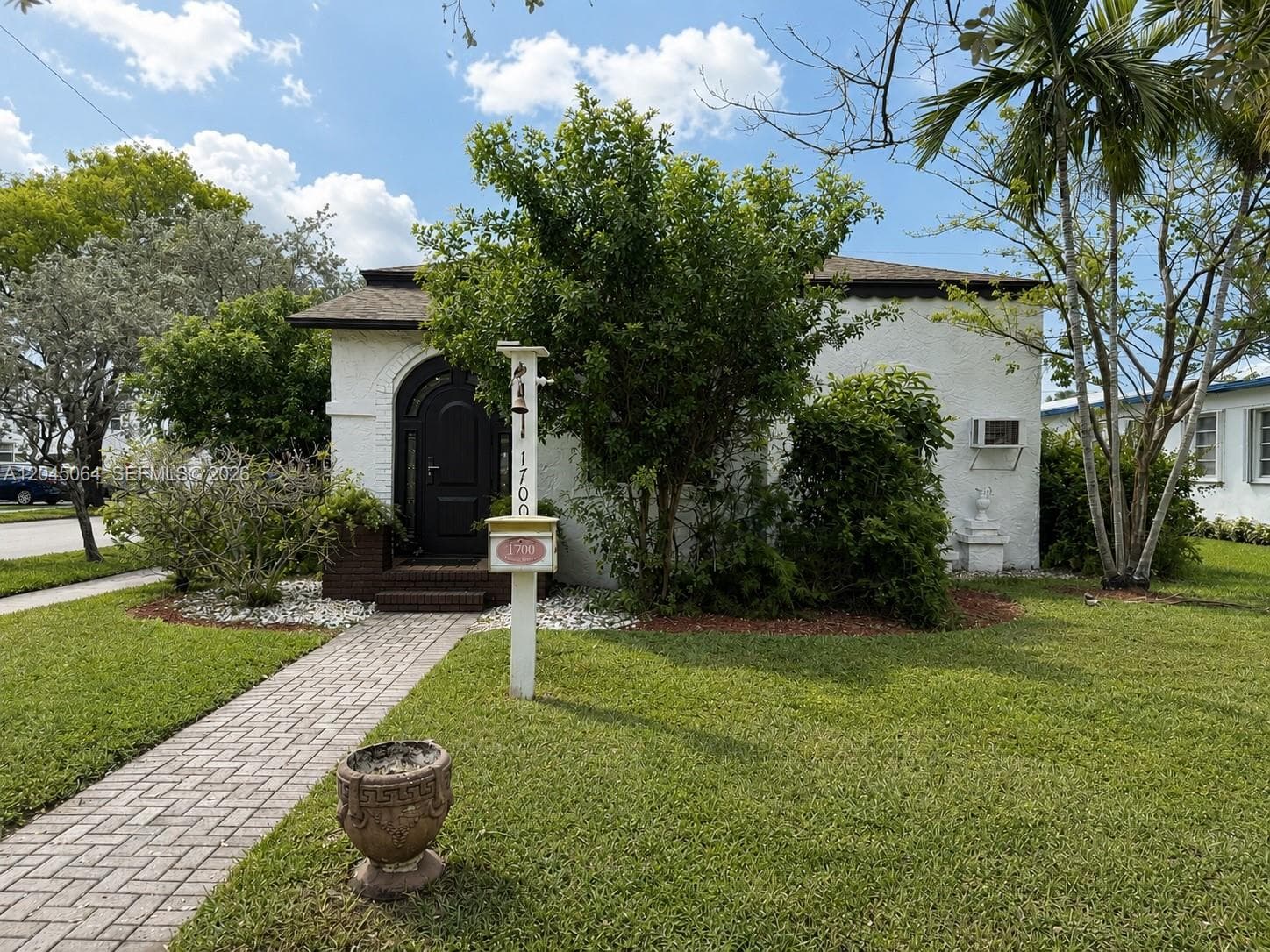 1700 Dewey St, Hollywood FL 33020 photo 2