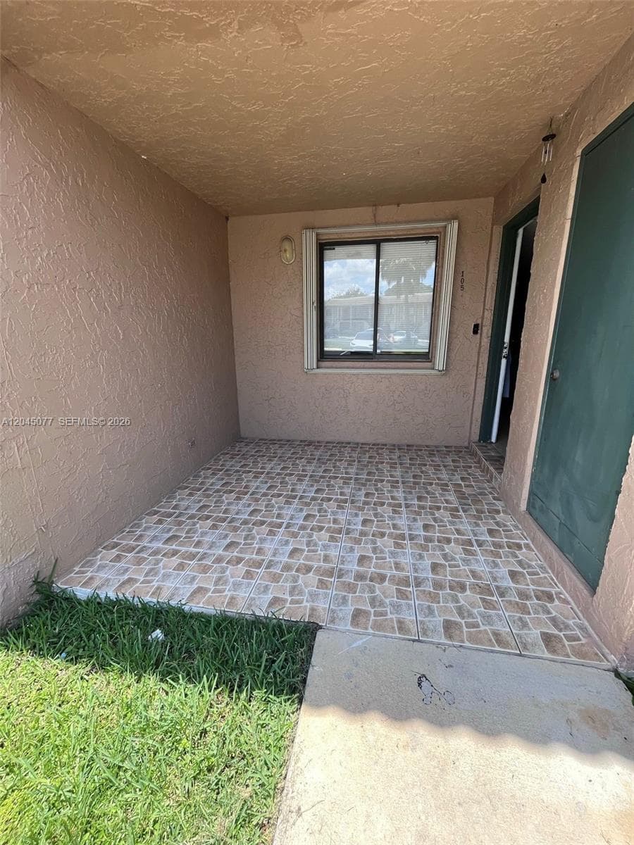 197 Lakeview Dr # 105, Weston FL 33326 photo 2