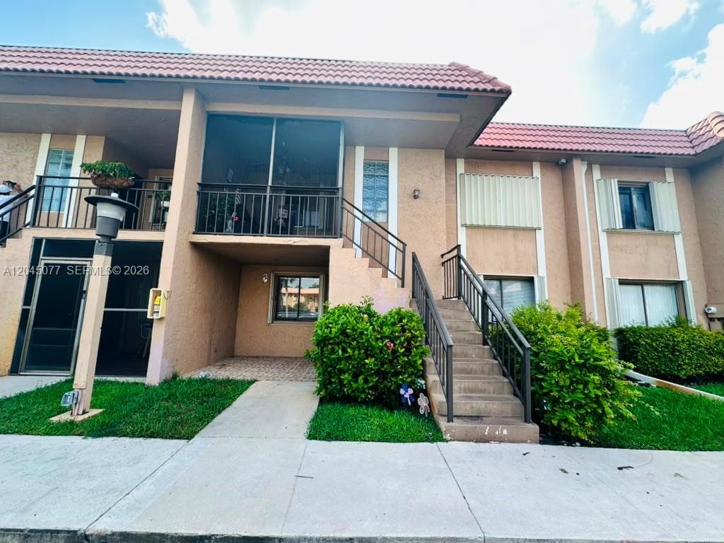 197 Lakeview Dr # 105, Weston FL 33326