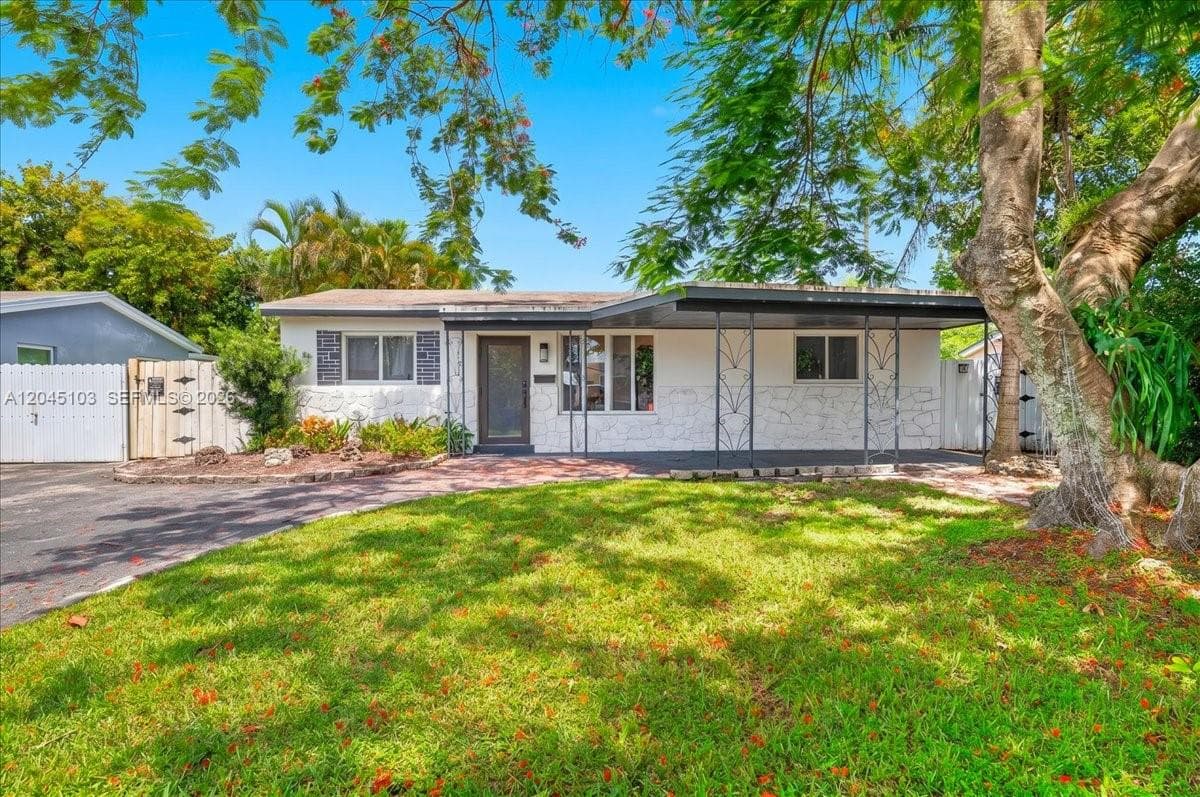 1131 N 75th Ave, Hollywood FL 33024