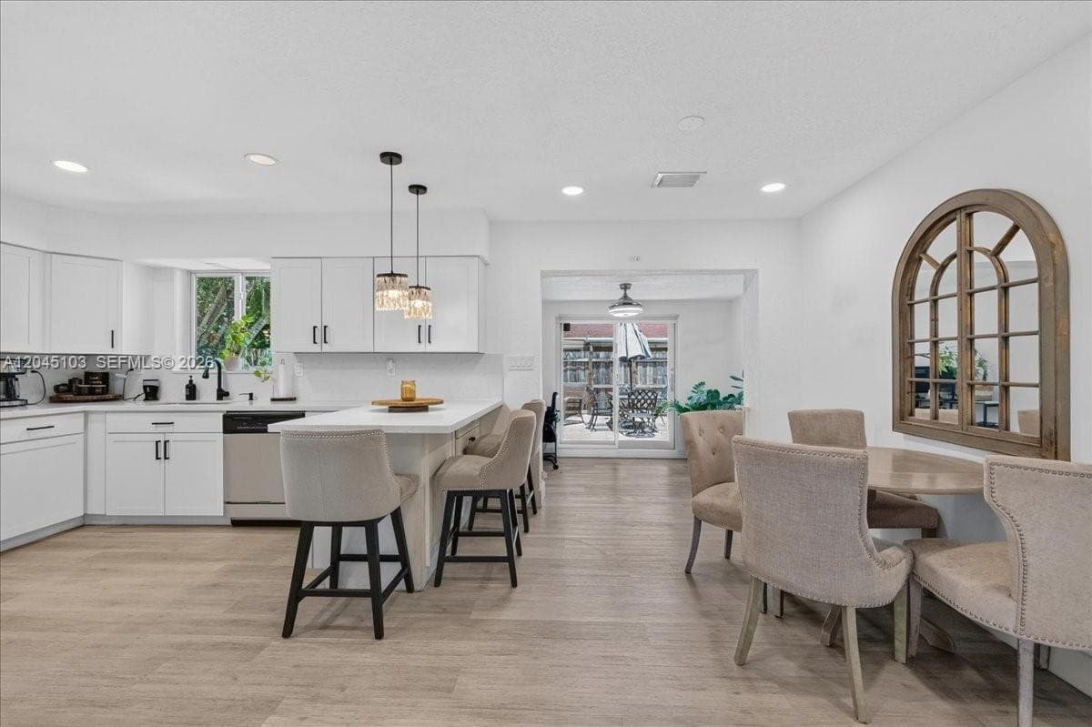 1131 N 75th Ave, Hollywood FL 33024 photo 5