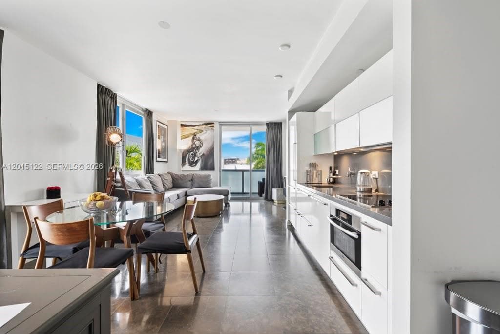 220 21st St # 401, Miami Beach FL 33139 photo 3