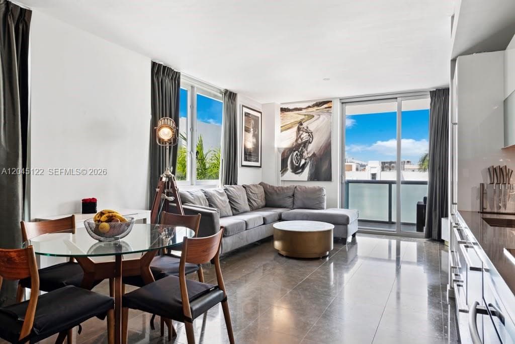 220 21st St # 401, Miami Beach FL 33139 photo 4