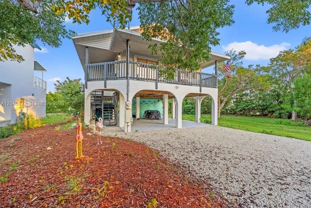 3635 Trade Winds St, Big Pine, FL 33043