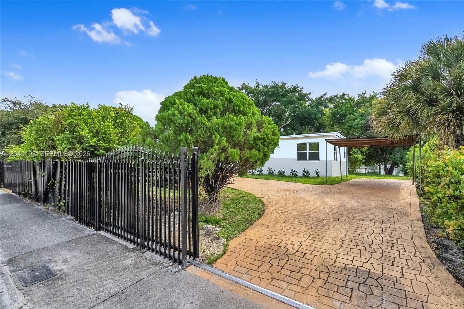 13415 NW 22nd Ave, Miami FL 33167 photo 2
