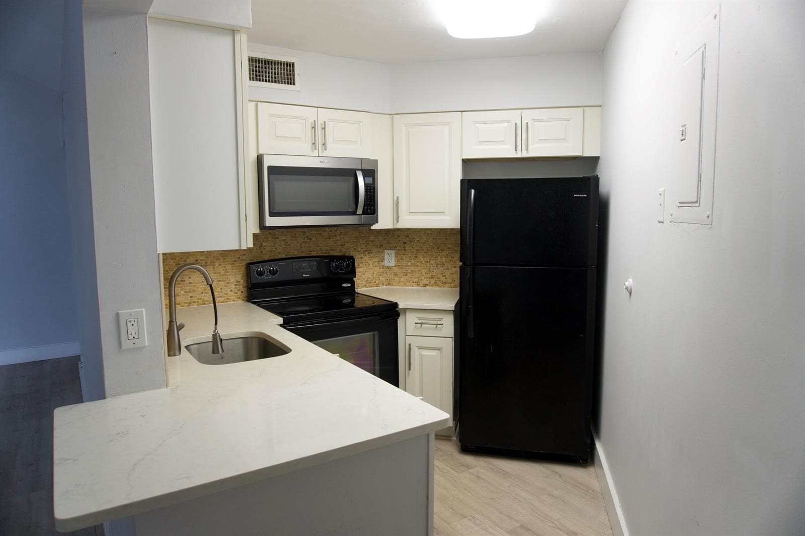213 Lake Pointe Drive # 211, Oakland Park FL 33309 photo 5