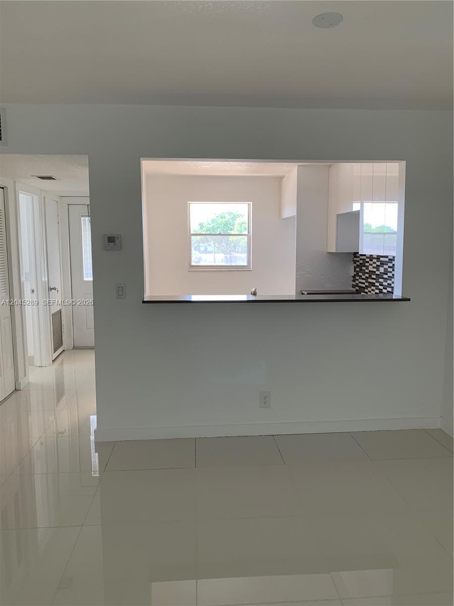201 Berkley Rd # 204, Hollywood FL 33024 photo 5