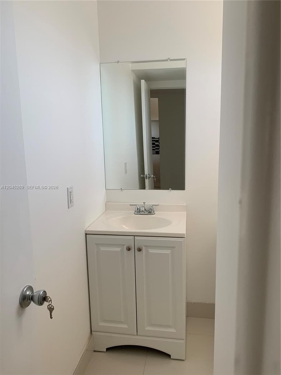 201 Berkley Rd # 204, Hollywood FL 33024 photo 4