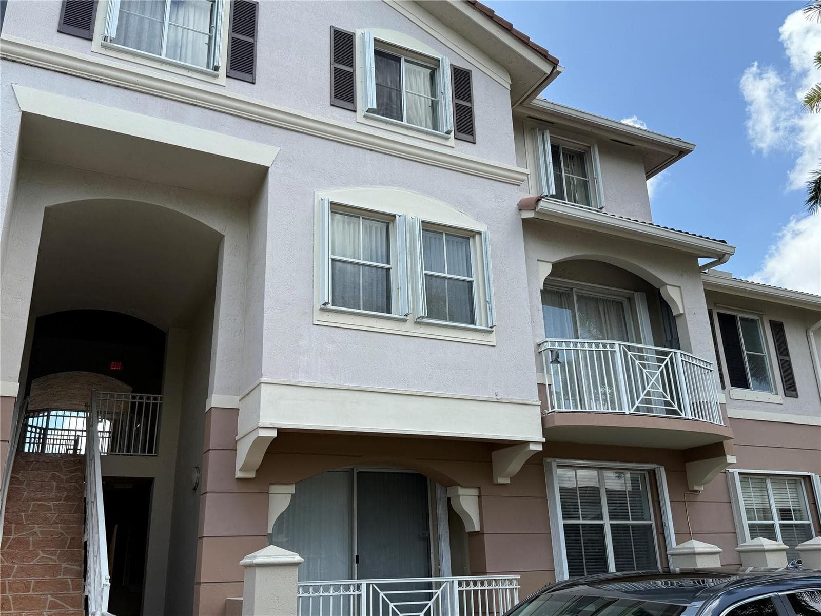 8930 W Flagler Street # 215, Miami FL 33174