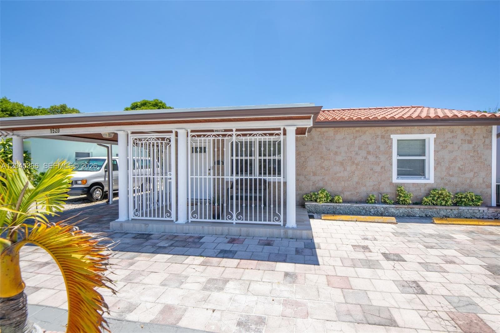 1520 N Andrews Ave, Fort Lauderdale FL 33311 photo 2