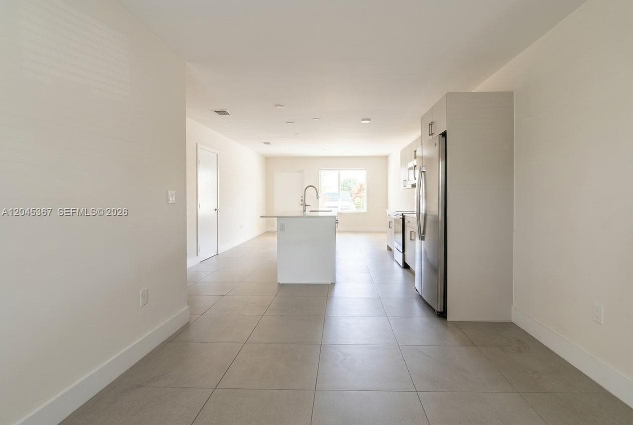 2535 NE 193rd St # 3104, Miami FL 33180 photo 4