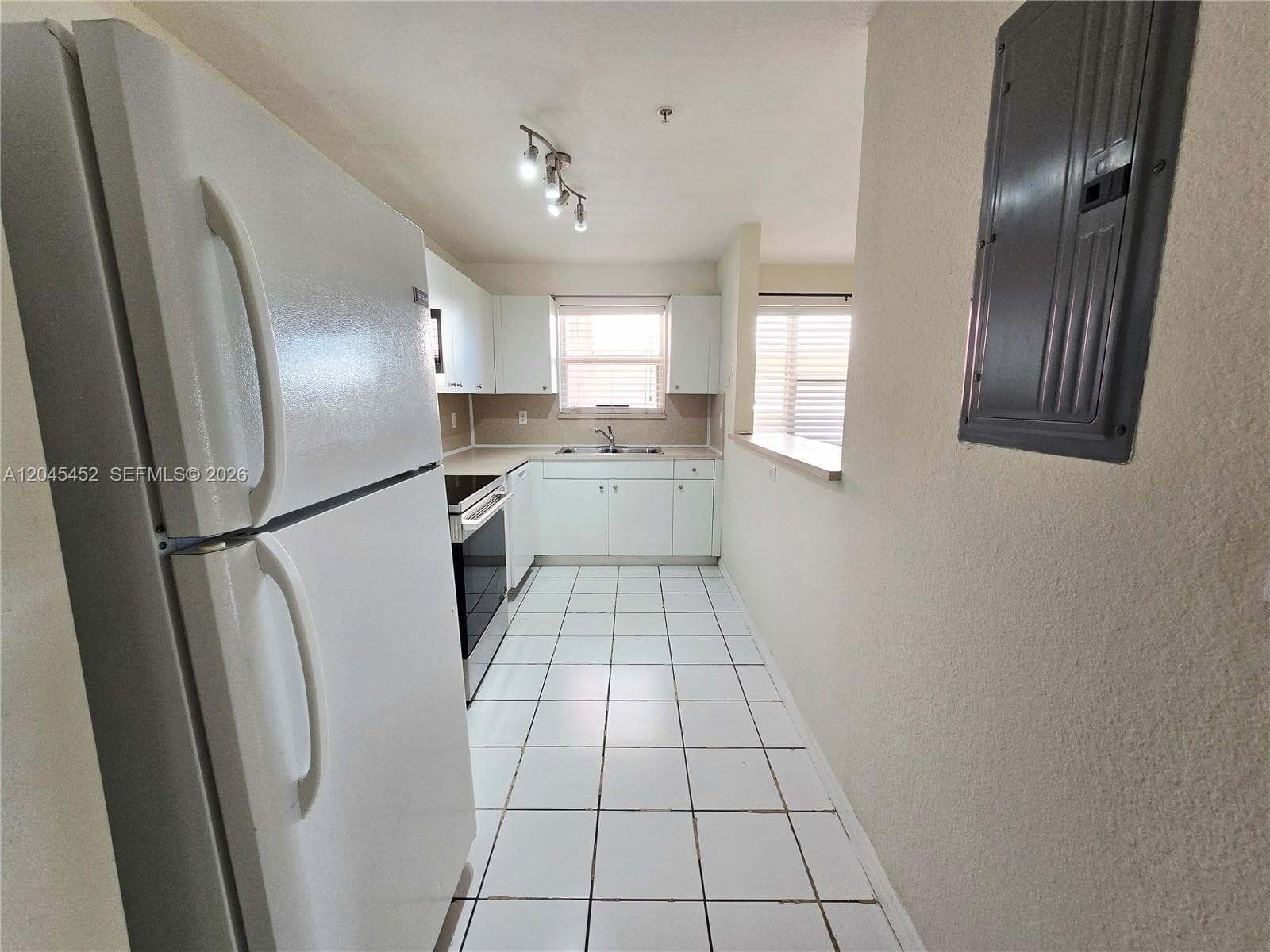 1627 NW 18th St # 201, Miami, FL 33125 photo 3