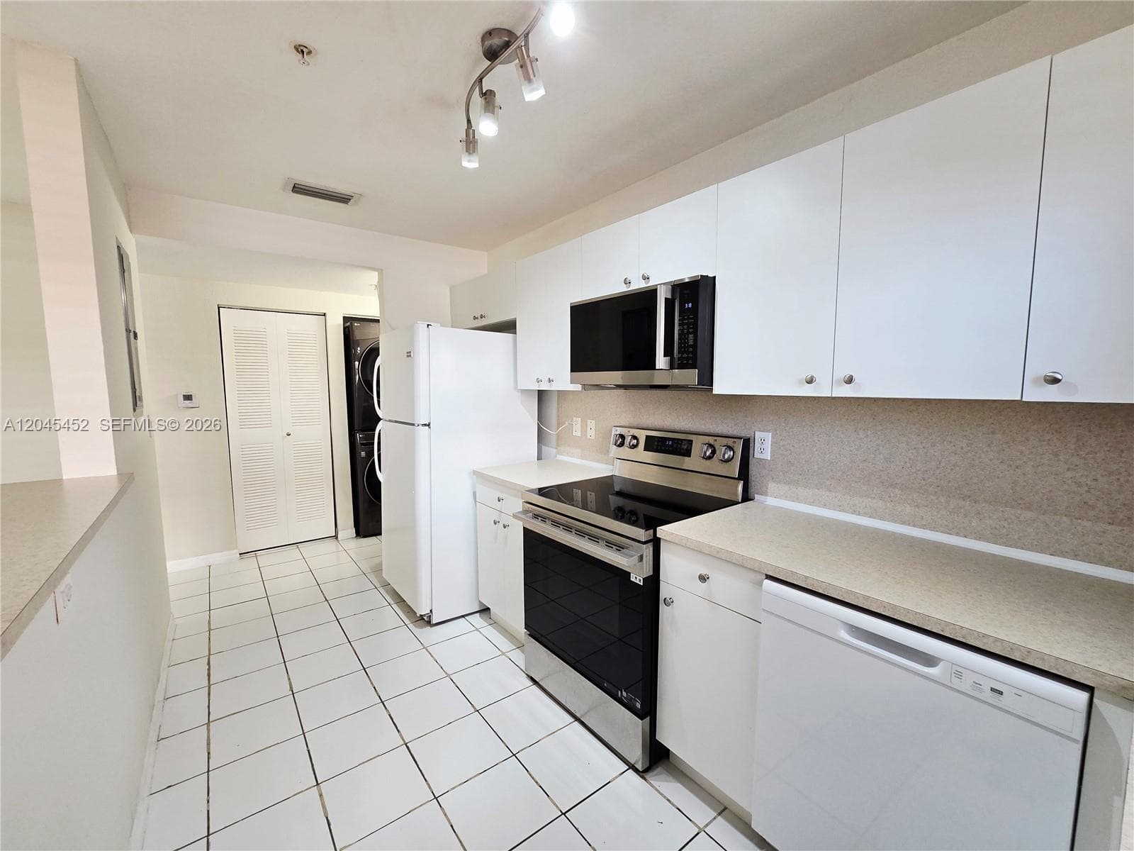 1627 NW 18th St # 201, Miami, FL 33125 photo 4