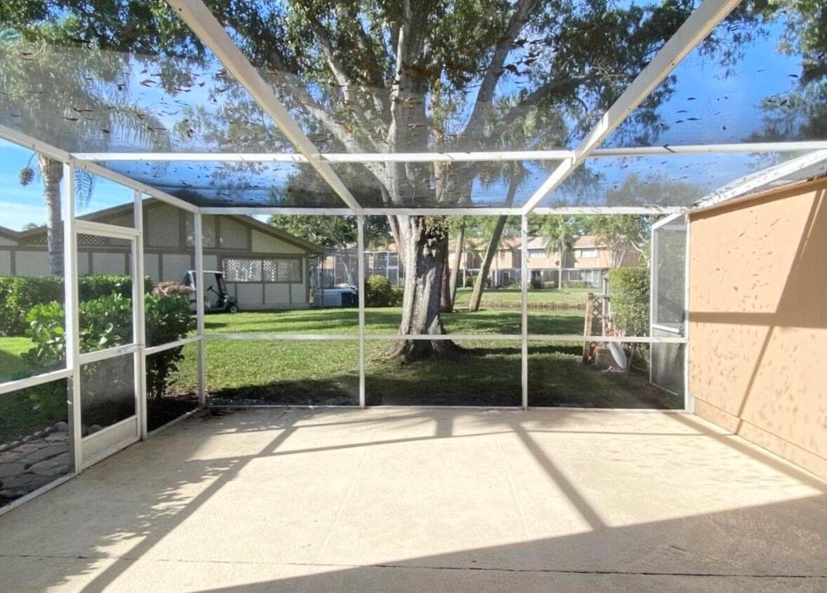 371 Maplecrest Circle, Jupiter FL 33458 photo 2