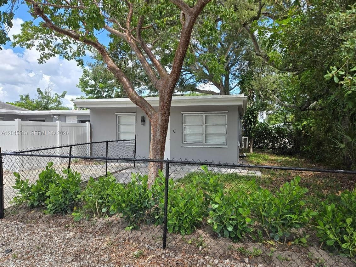325 SW 14th Ct # C, Fort Lauderdale FL 33315 photo 2