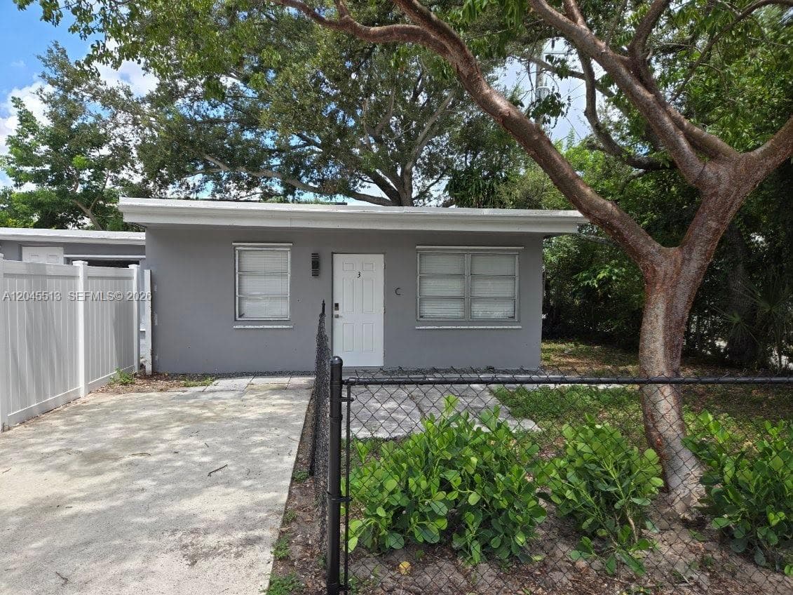 325 SW 14th Ct # C, Fort Lauderdale FL 33315