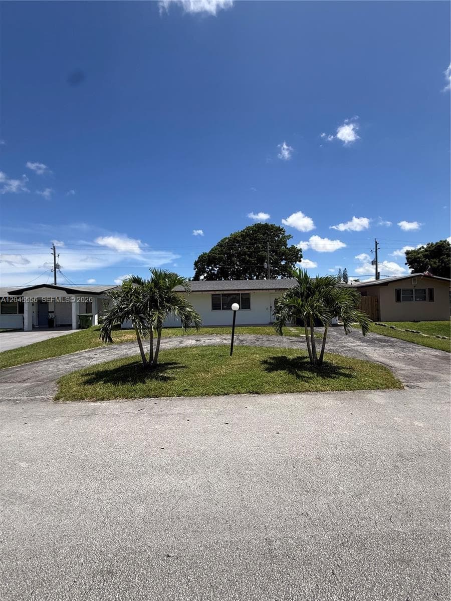 8720 NW 11th St, Pembroke Pines FL 33024 photo 4