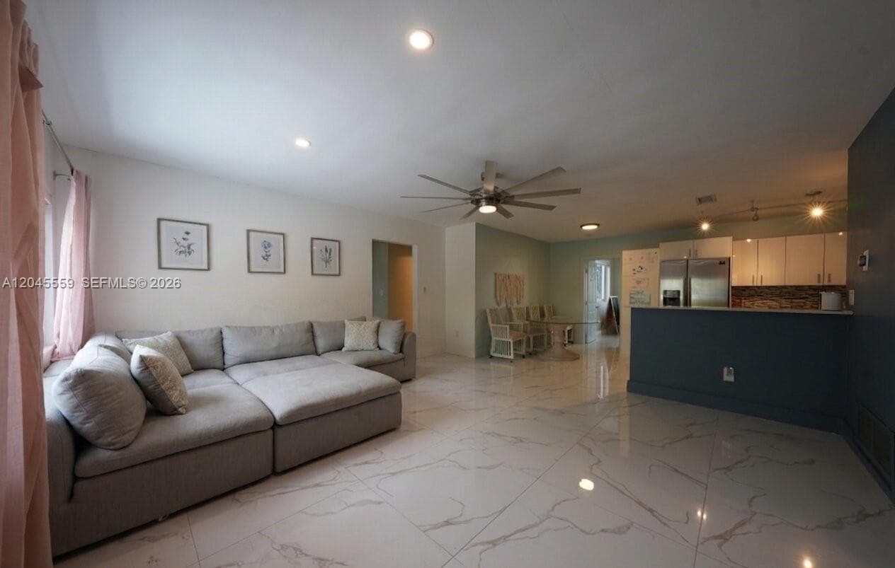 7304 Mckinley St, Hollywood FL 33024 photo 3