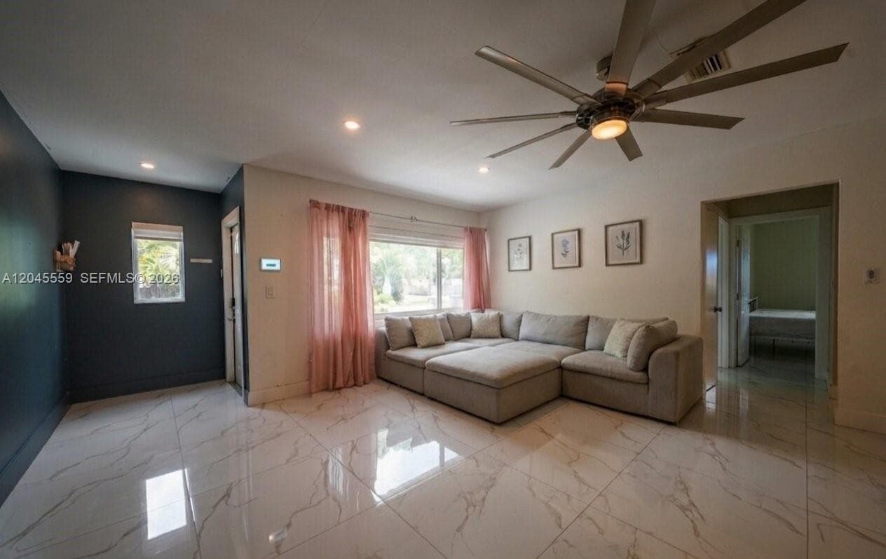 7304 Mckinley St, Hollywood FL 33024 photo 4