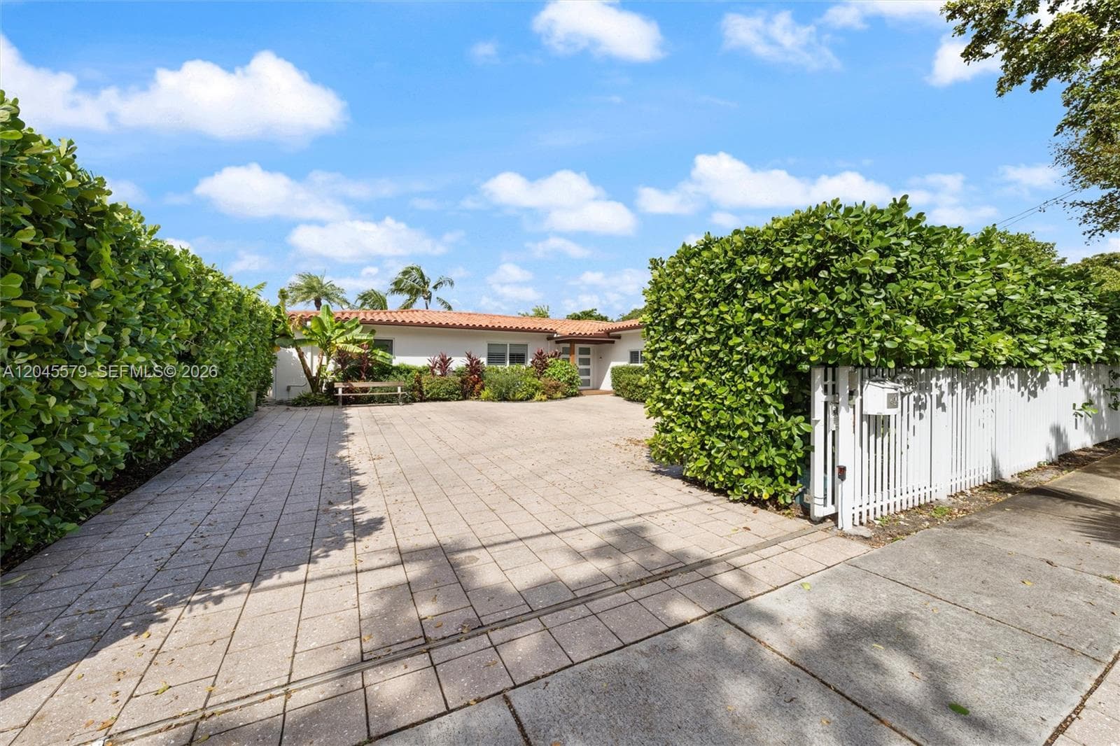 12944 Banyan Rd, North Miami FL 33181 photo 2