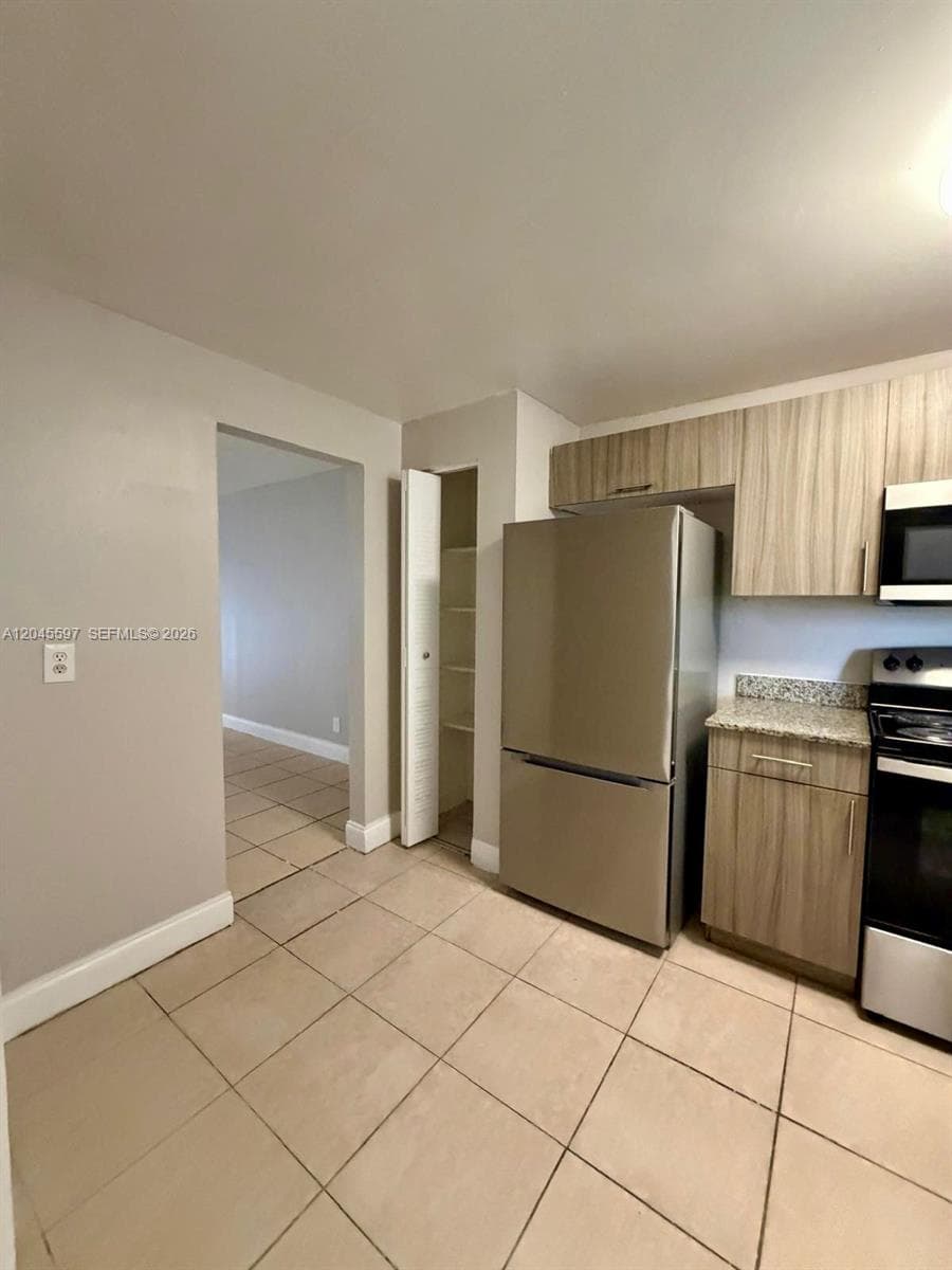 2011 NW 55th Ave # 209, Lauderhill FL 33313 photo 3