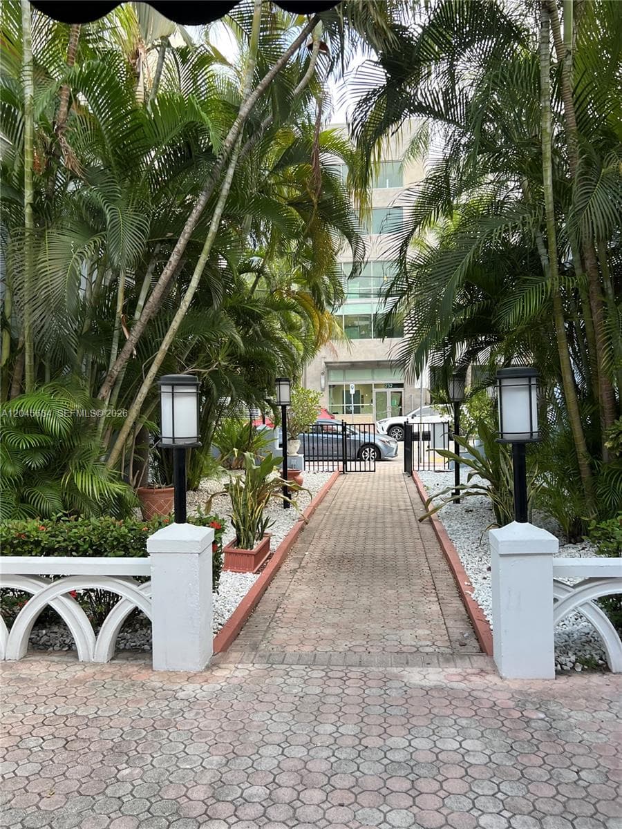 215 30th St # 22, Miami Beach FL 33140 photo 4