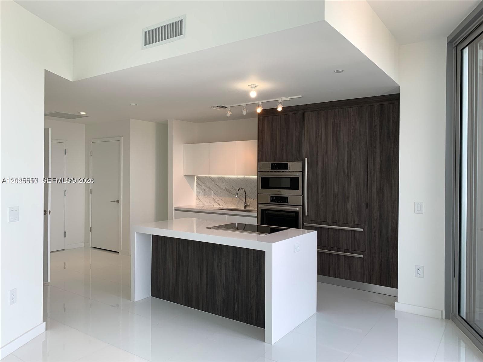 851 NE 1st Ave # 2702, Miami FL 33132 photo 3