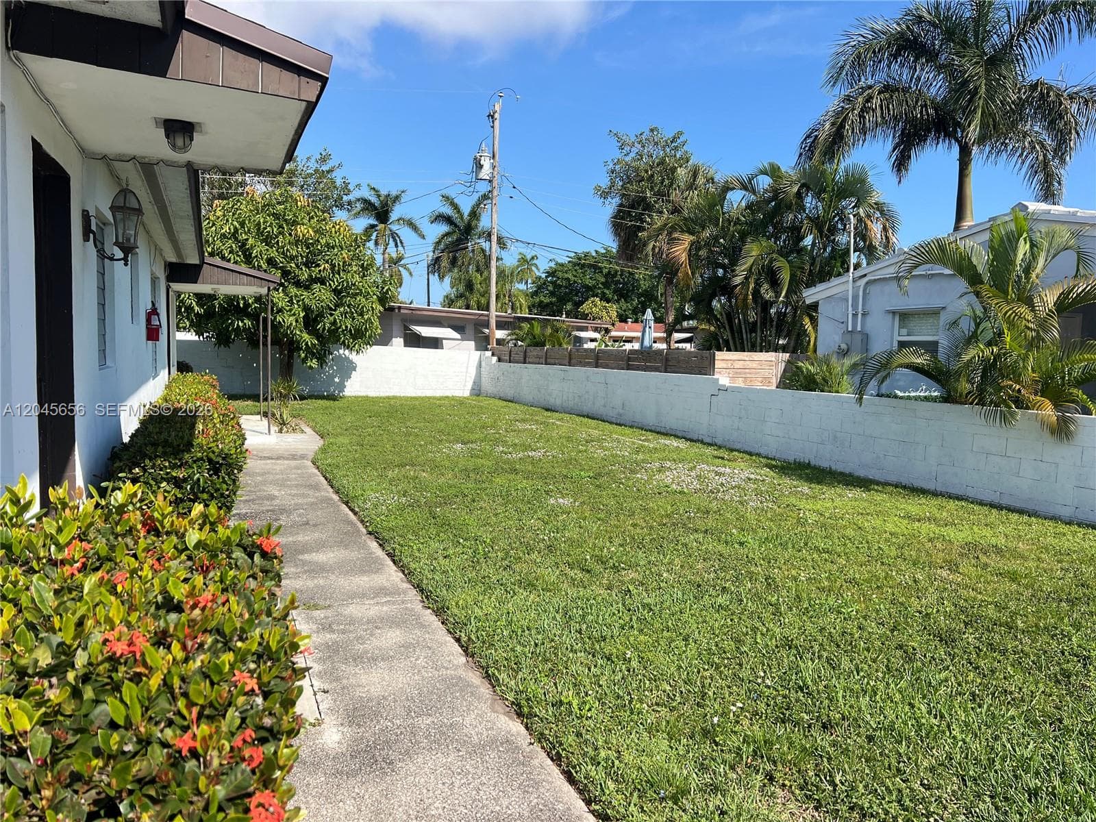 809 NE 2nd St unit 1-2, Hallandale Beach FL 33009 photo 2