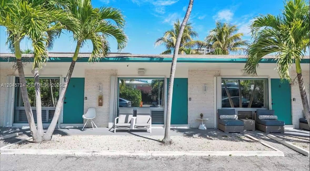 333 Palm St, Hollywood FL 33019 photo 2