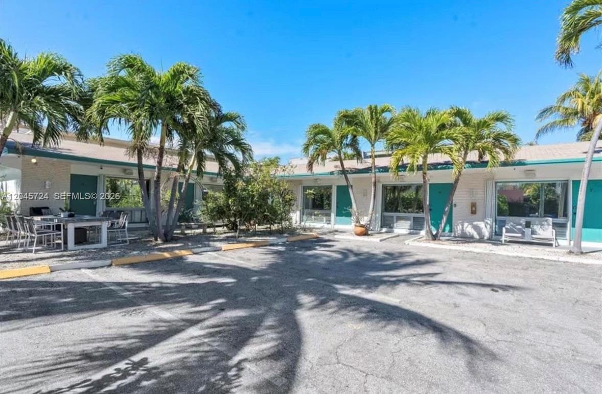 333 Palm St, Hollywood FL 33019 photo 5