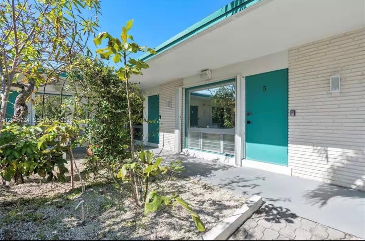 333 Palm St, Hollywood FL 33019 photo 4