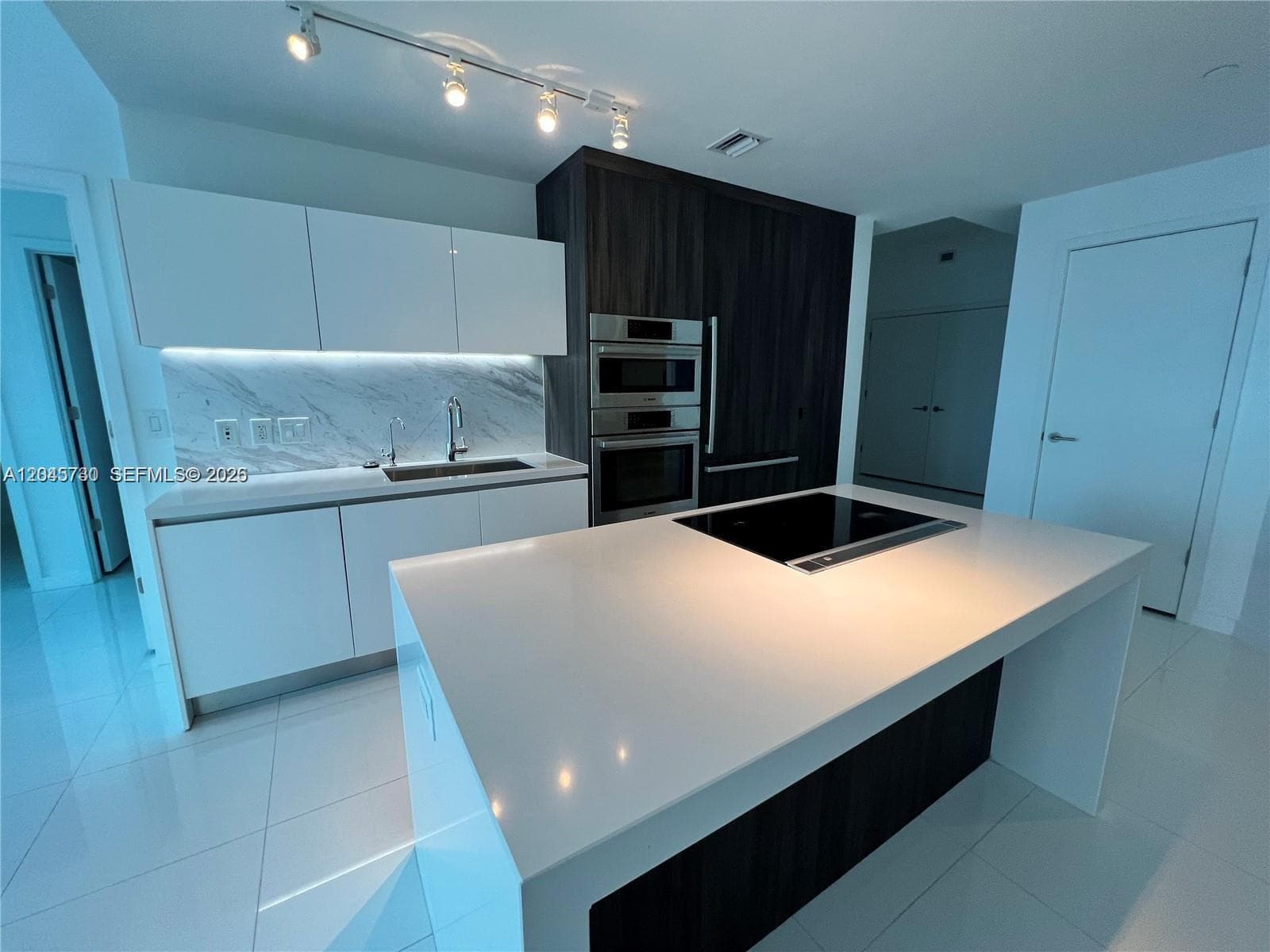 851 NE 1st Ave # 1208, Miami FL 33132 photo 4