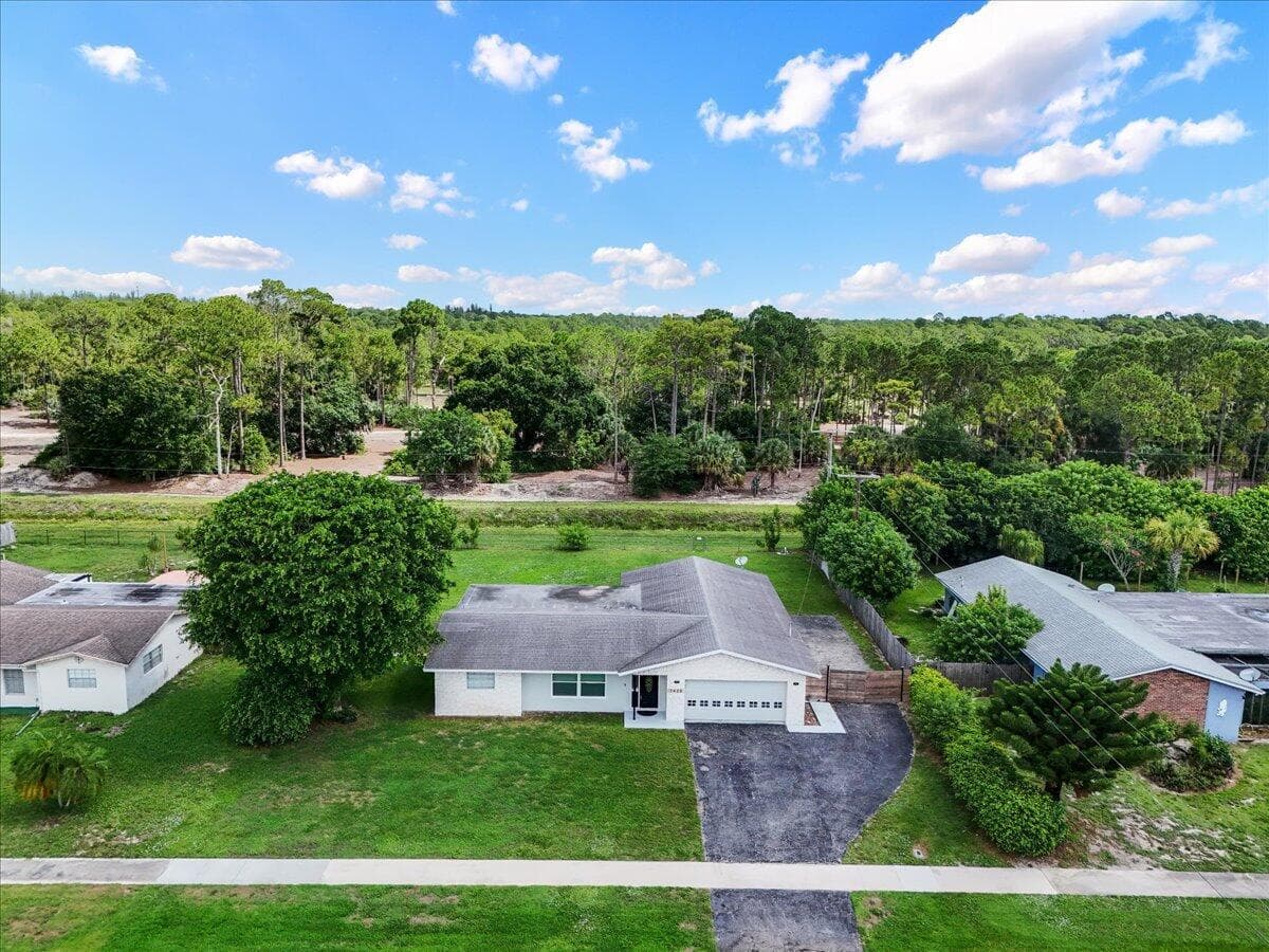 7423 Oakmont Drive, FL 33467 photo 2