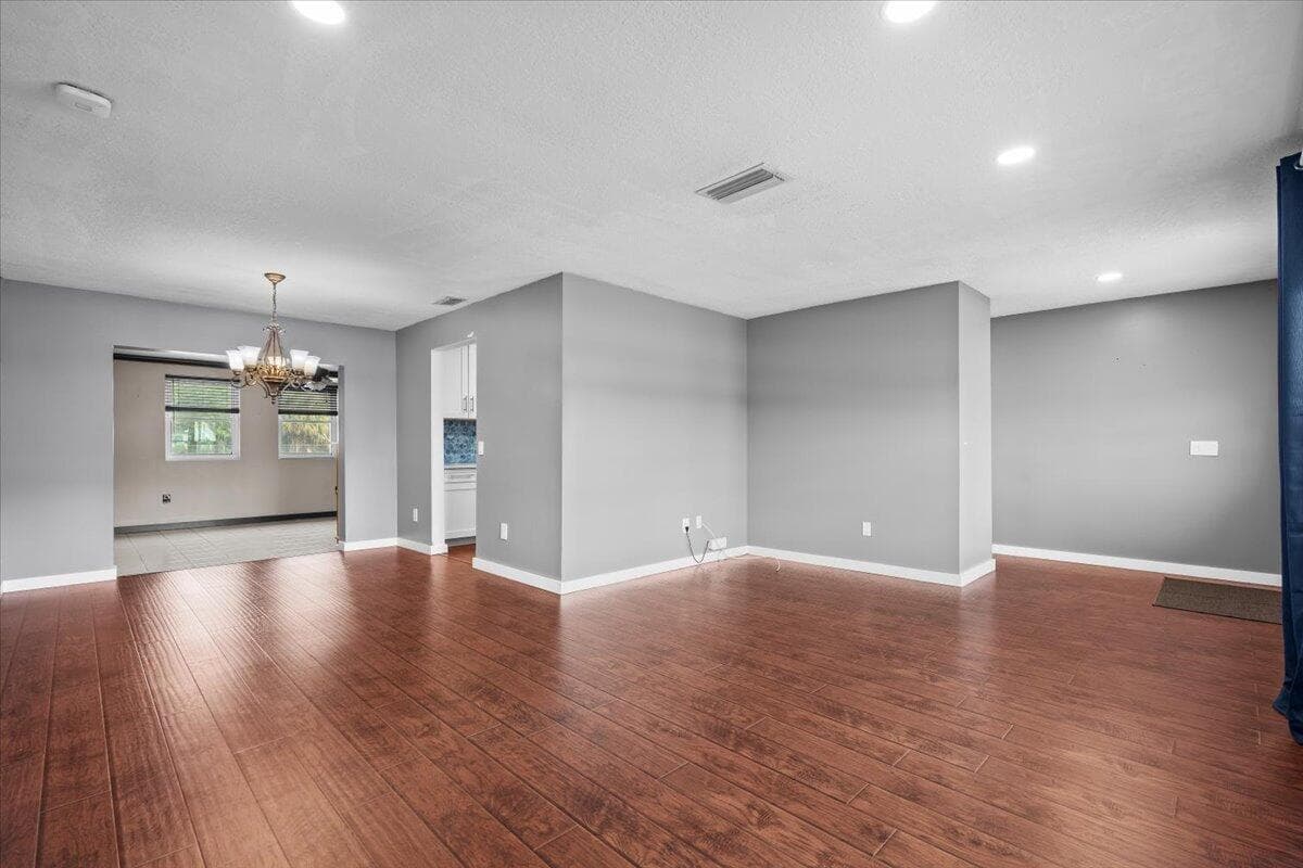 7423 Oakmont Drive, FL 33467 photo 4