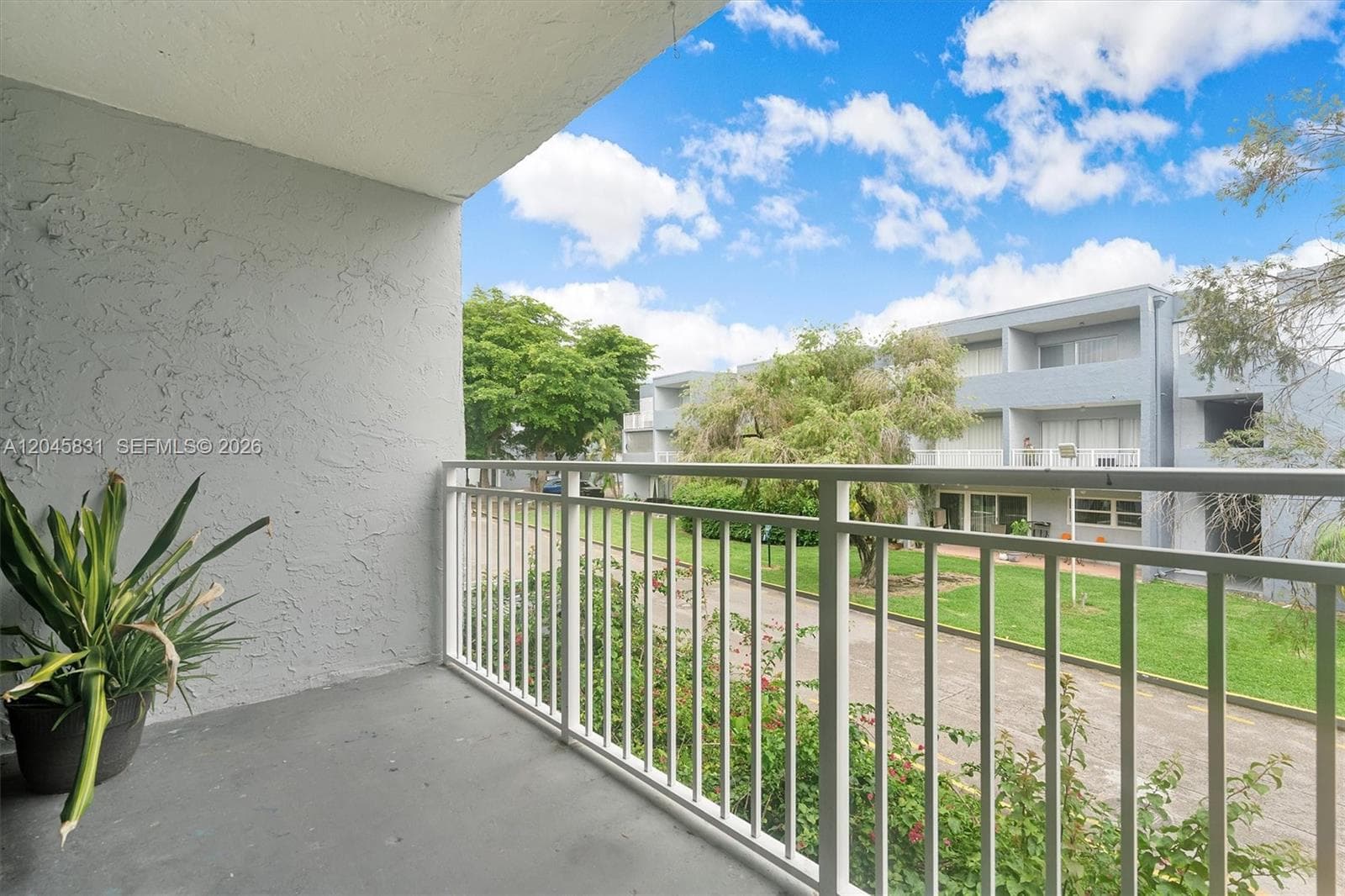 9369 Fontainebleau Blvd # J225, Miami, FL 33172