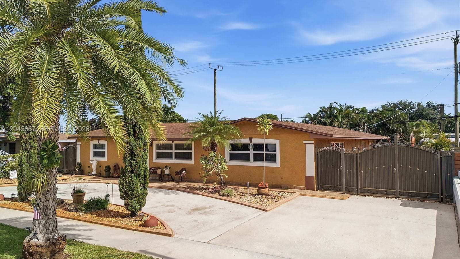 7858 NW 171st St, Hialeah FL 33015 photo 2