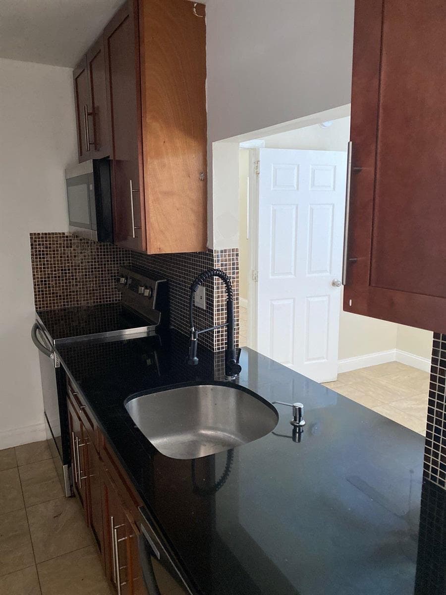 1444 Windsor Court # 1, Fort Lauderdale FL 33304 photo 2