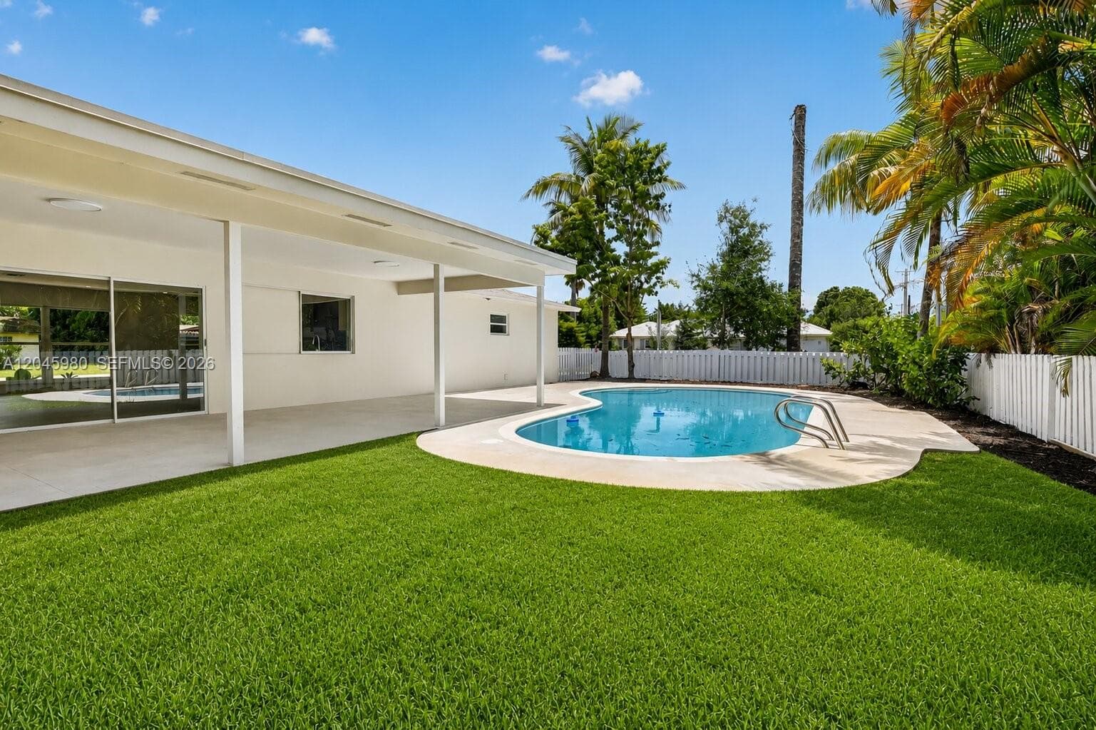 7040 NW 8th Ct, Plantation FL 33317 photo 2