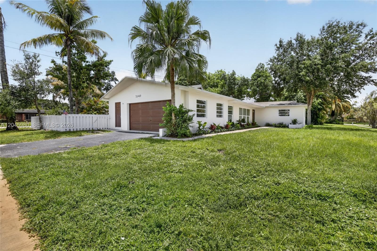 7040 NW 8th Ct, Plantation FL 33317 photo 3