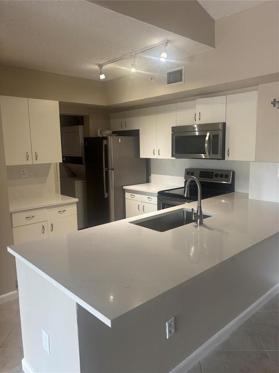 2640 S University Drive # 305, Davie FL 33328