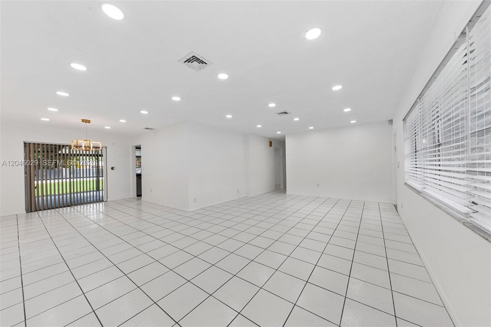 945 NE 176th St, Miami, FL 33162 photo 5