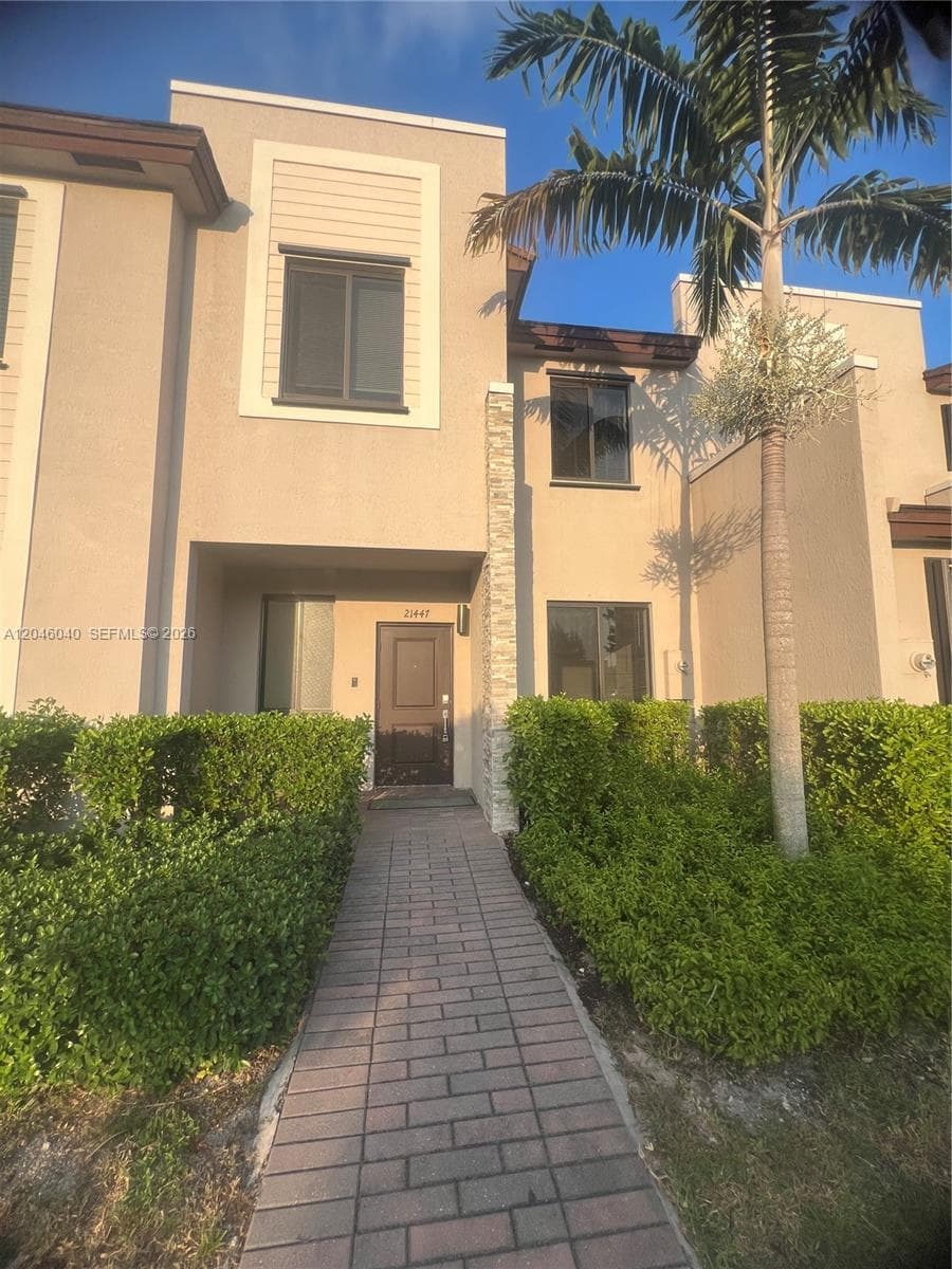 21447 NE 2nd Pl, Miami FL 33179 photo 2