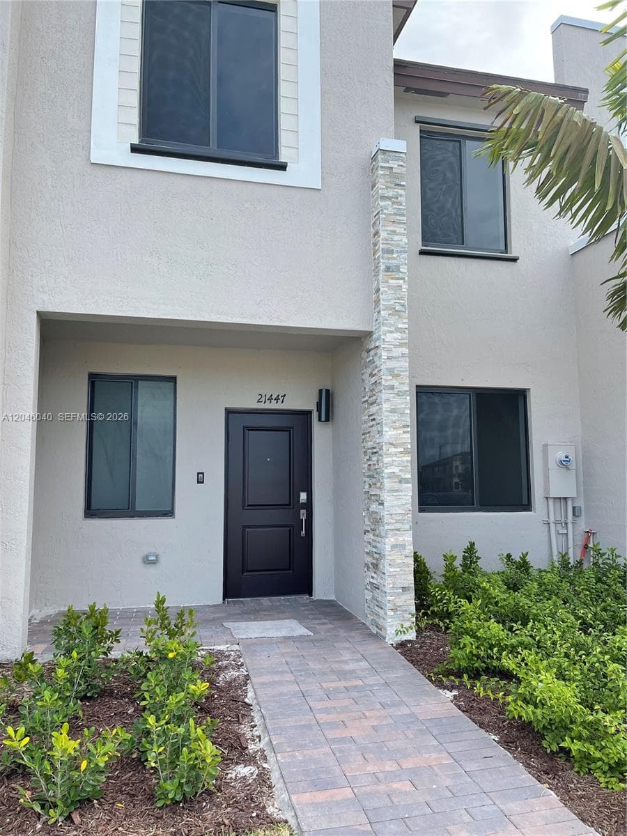 21447 NE 2nd Pl, Miami FL 33179