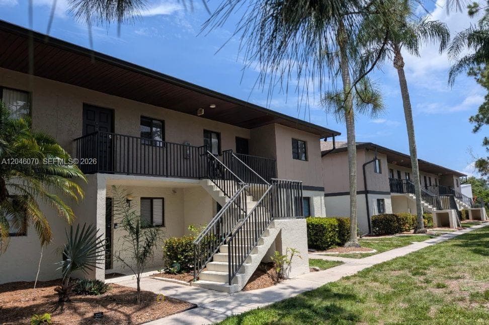 1210 HALL RD # 208, Other City - In The State Of Florida FL 33903