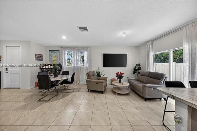 1707 SE 9th Ter, Homestead FL 33034 photo 4