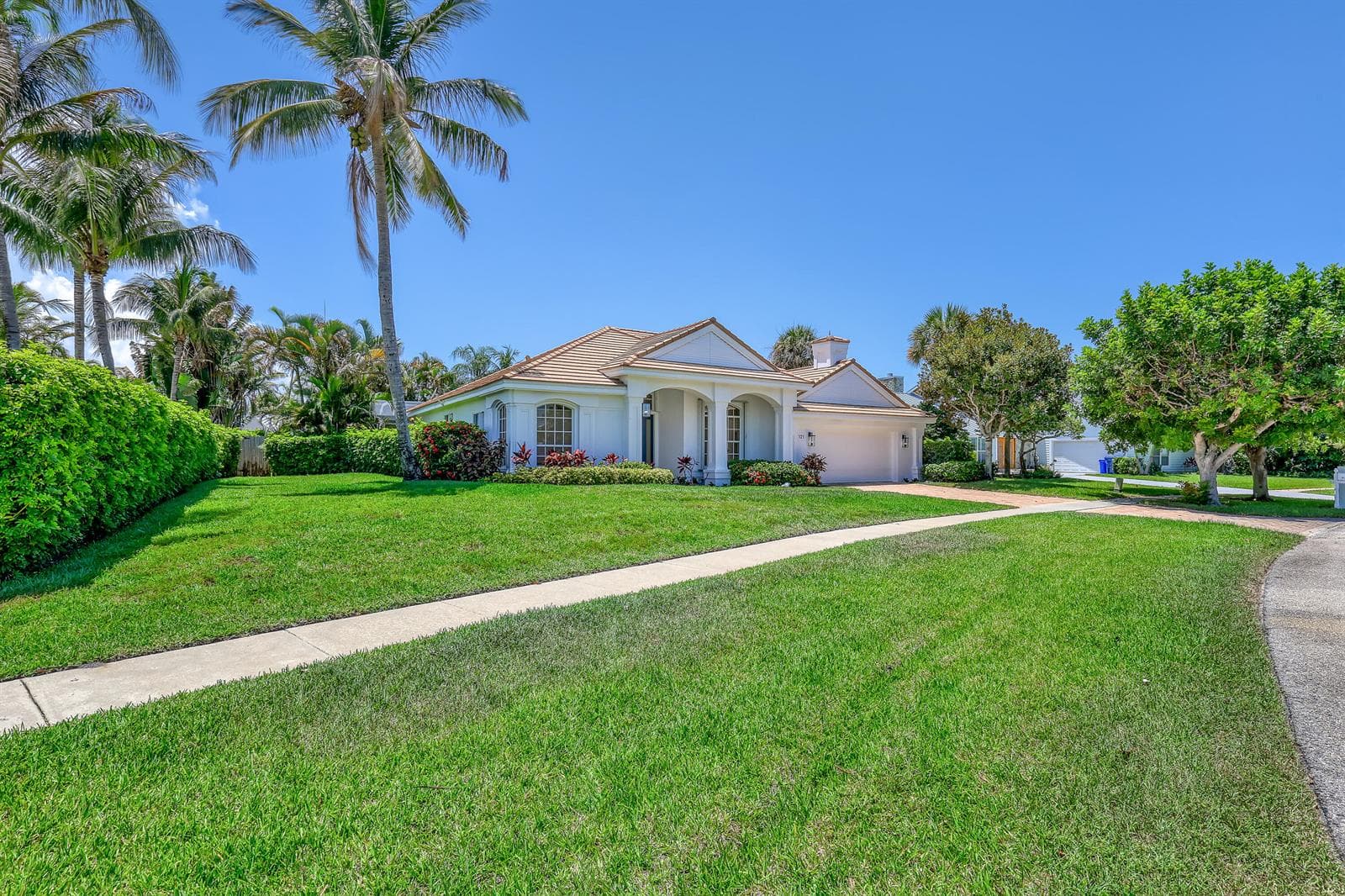 121 Olympus Way, Jupiter FL 33477 photo 2